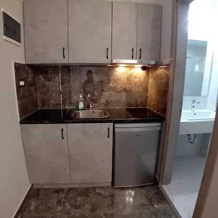 Eleni's Apartman Kateliósz